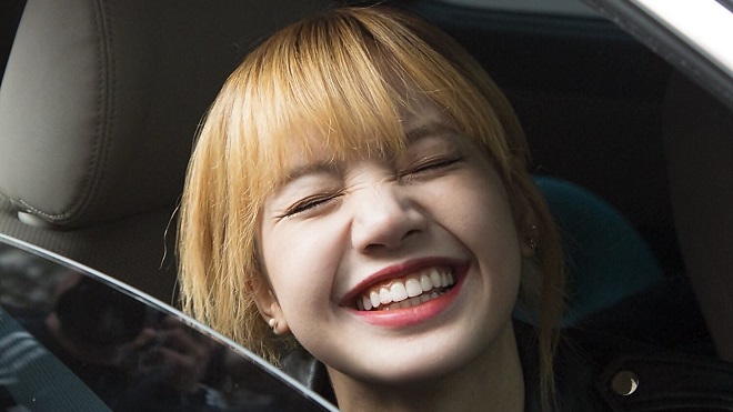 Yêu chết lên được phản ứng của Lisa Blackpink khi nhìn thấy chim cánh cụt