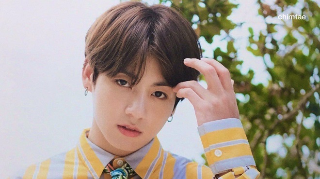 Jungkook BTS đi nghỉ nhưng nhan sắc của anh vẫn chẳng để fan yên giây nào