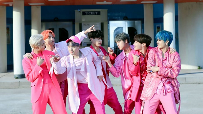 ‘Boy With Luv’ giúp BTS phá kỷ lục nhóm nhạc nam nhưng lại vẫn thua xa Blackpink