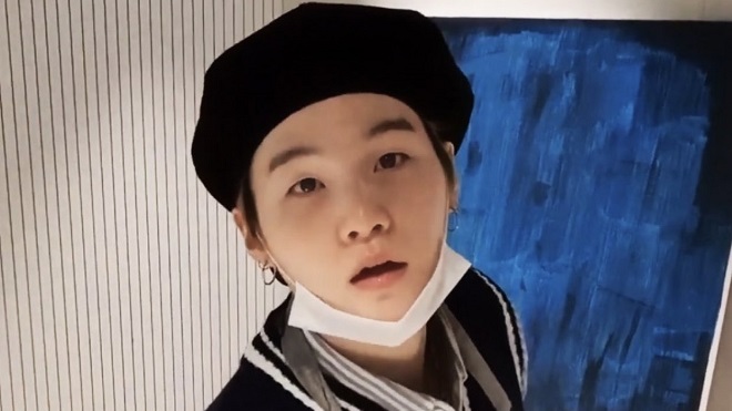 Suga BTS vẽ tranh đầy tâm trạng, ARMY lại biến ngay thành meme thế này