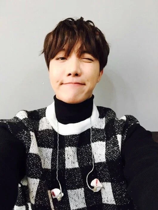 BTS, J-Hope, Những khoảnh khắc tán tỉnh của J-Hope khiến fan đỏ mặt, nụ cười của J-Hope, ARMY, Kpop