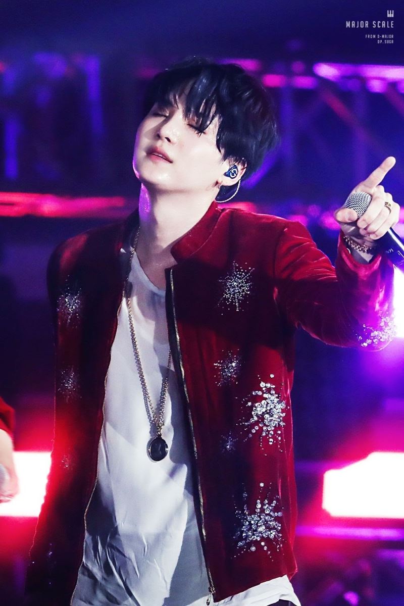 Suga BTS khóc, Suga khóc nức nở, Suga khóc vì ARMY, Suga khóc