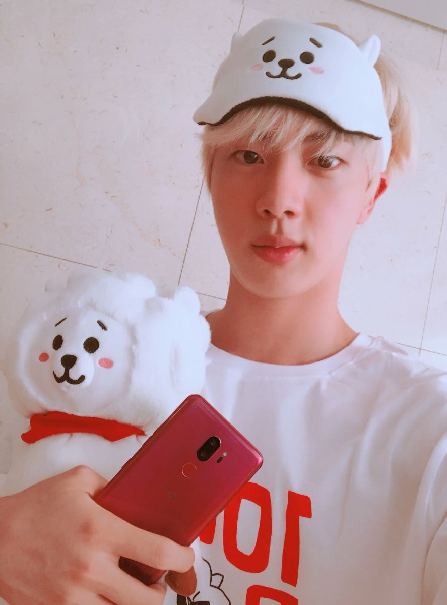 Jin BTS, Jin BTS được tặng quà, Nhận được quà mơ ước, Jin BTS lập tức phũ ngay, Trai đẹp toàn cầu Jin, BT21 do chính Jin thiết kế, RJ siêu to khổng lồ của Jin