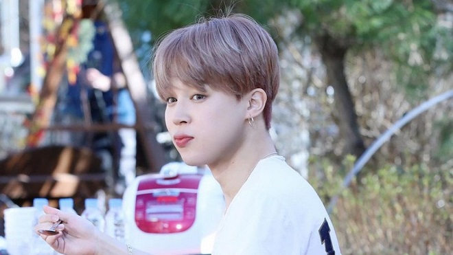 Đôi môi mọng của Jimin BTS khiến fan hiểu lầm về vóc dáng mảnh mai