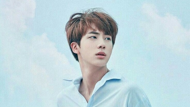 Jin BTS ngồi thở thôi cũng khiến dân tình ‘sốc visual’