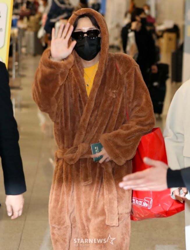 bts, v bts, j-hope, bts thời trang sân bay, bts airport outfit, v và j-hope về hàn quốc, v bts airport, j-hope airport, v bts thời trang sân bay, v bts 2021, v bts đẹp