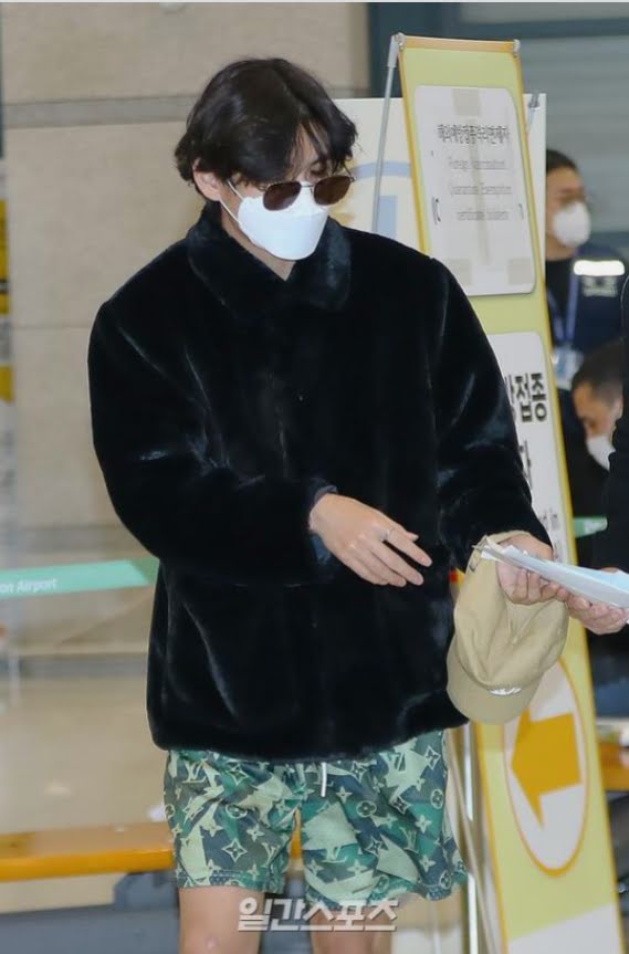 bts, v bts, j-hope, bts thời trang sân bay, bts airport outfit, v và j-hope về hàn quốc, v bts airport, j-hope airport, v bts thời trang sân bay, v bts 2021, v bts đẹp