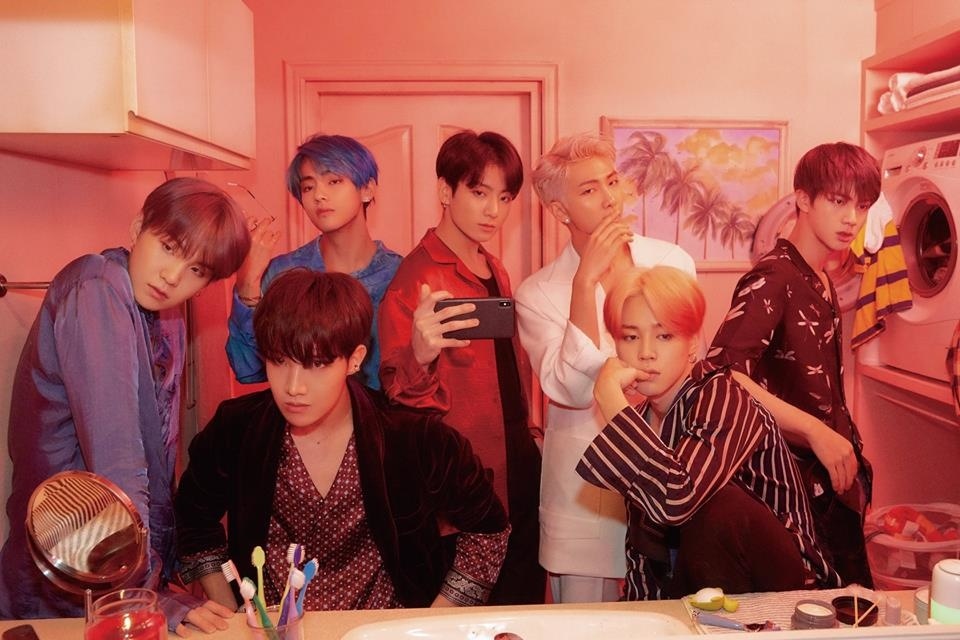 bts, bts hẹn hò, bạn gái bts, bạn gái jungkook, bts dispatch, cặp đôi 2022 của dispatch, bts dating, dispatch couple 2022, v bts girlfriends, tin đồn bts