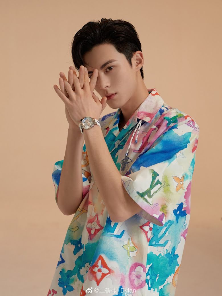 bts, jin, dylan wang, bts louis vuitton, jin dylan wang, cùng chiếc áo người ta mặc như nam thần mà jin, jin same shirt, jin sexy, jin funny, jin cute, jin handsome