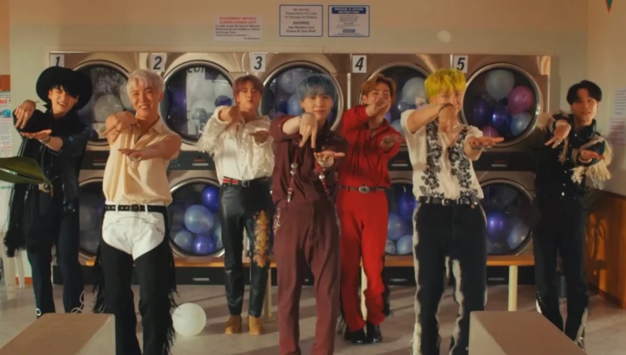 BTS, BTS sign language, BTS thuê phiên dịch ngôn ngữ ký hiệu, ARMY khiếm thính, deaf ARMY, Jungkook, Jin, Jimin, J-Hope, RM, Suga, V, BTS caring, Jungkook cute