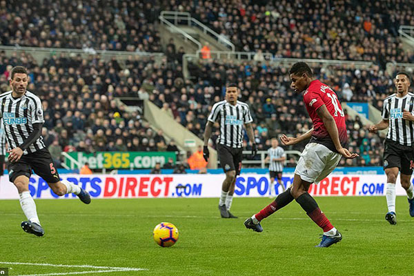 Kết quả bóng đá hôm nay, kết quả Ngoại hạng Anh, kết quả Newcastle vs MU, video clip Newcastle 0-2 MU, bảng xếp hạng Ngoại hạng Anh mới nhất, Rashford, Solskjaer, Pogba