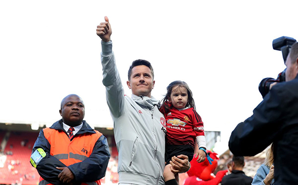 Herrera mức lương PSG, chuyển nhượng MU, chuyển nhượng Man United, MU, Man United, PSG, Herrera, tiết lộ mức lương Herrera, Herrera PSG, Alexis Sanchez, Ed Woodward