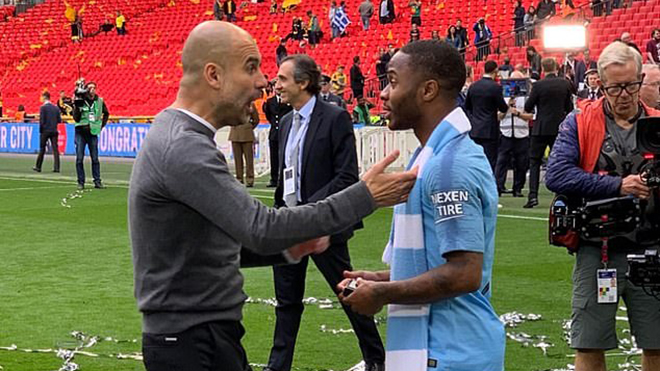 Guardiola dạy người hùng Sterling 'tranh bóng, chuyền bóng' ngay khi vừa vô địch FA Cup