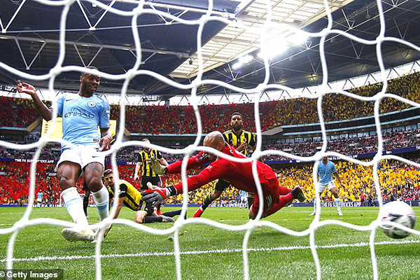 Kết quả Man City vs Watford, video Man City vs Watford, kết quả chung kết cúp FA, Pep dạy dỗ Sterling, Pep giáo huấn Sterling, Sterling hat-trick, Pep Sterling, Man City