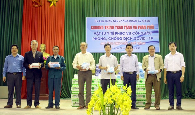 Nhiều tổ chức, cá nhân tặng vật tư y tế, lương thực phục vụ công tác phòng dịch COVID-19