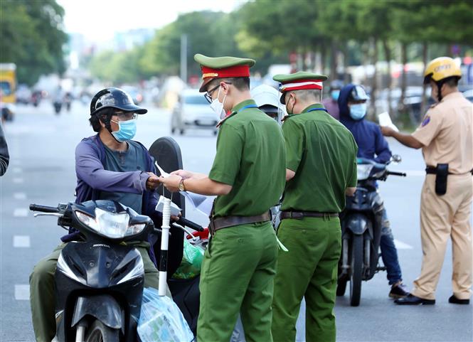 Hà Nội siết chặt kiểm tra người ra đường, xử lý nghiêm vi phạm quy định giãn cách xã hội