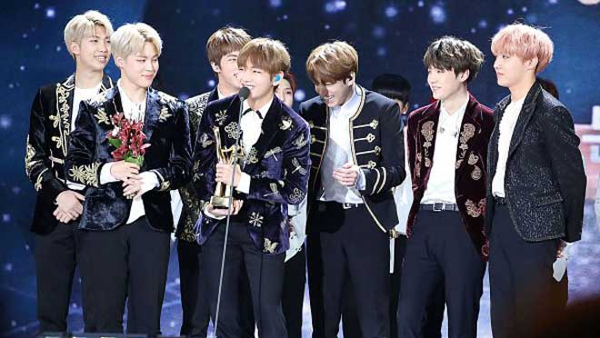 Bản tin Kpop: Giáo sư triết học hé lộ cách BTS và ARMY cùng ‘lớn mạnh’, TXT phát hành full album sau nửa năm ra mắt