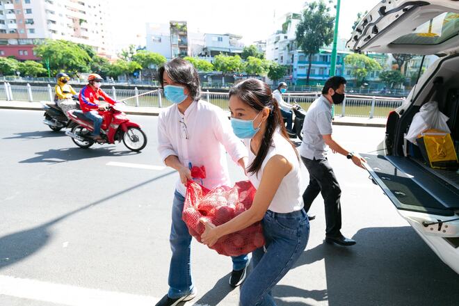 Nghệ sĩ chống dịch, Nghệ sĩ làm tình nguyện viên, Nghệ sĩ làm tình nguyện viên chống dịch, MC Quỳnh Hoa, nghệ sĩ chống dịch Covid-19, tình nguyện viên nghệ sĩ, MC QUYNH HOA