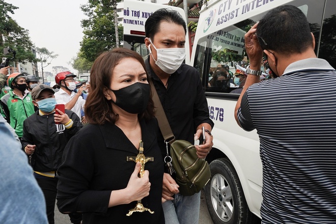 Chí Tài qua đời, tang lễ Chí Tài, lễ viếng Chí Tài, Chí Tài, Chí Tài mất, Chí Tài qua đời, vợ Chí Tài, vợ chồng Chí Tài, Phương Loan, lễ viếng Chí Tài ở đâu