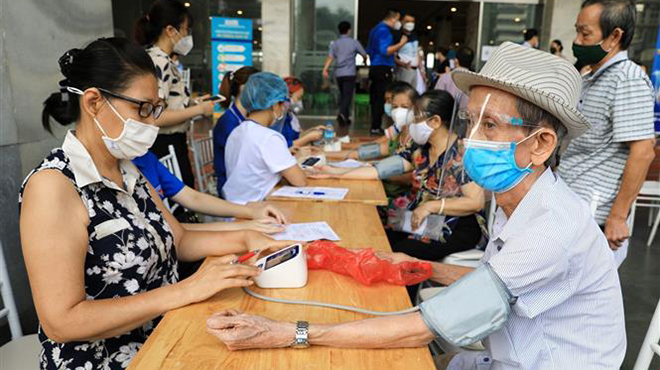 Đẩy nhanh tiêm chủng và xét nghiệm để Hà Nội sớm trở lại trạng thái bình thường mới