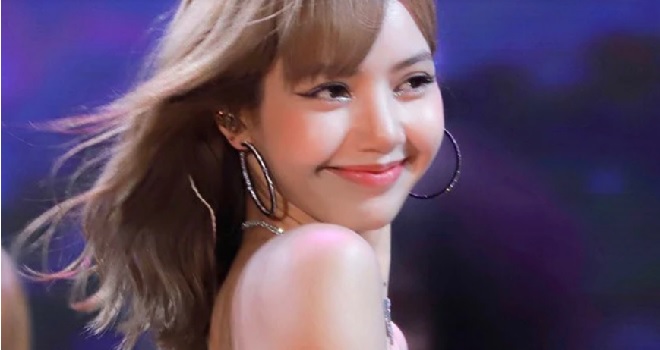 Blackpink, Lisa Blackpink, Lý do Lisa Blackpink quyết đổi tên khai sinh. Tên khai của Lisa Blackpink. Người khiến gia đình Lisa Blackpink đổi tên cho con. Lalisa 