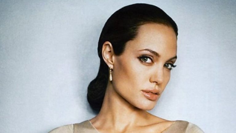 mặt mộc sao nữ, sao nữ khoe mặt mộc, Angelina Jolie, Kylie Jenner, Jennifer Lawrence, Lady Gaga, Beyonce, Adele, Rihanna