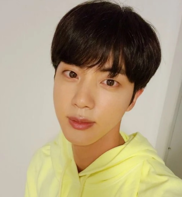 BTS, Jin BTS, Jin BTS selfie, Jin BTS bị phá đám khi selfie, ảnh tự Jin BTS tự chụp, Jungkook BTS, V BTS, RM BTS, Jimin BTS