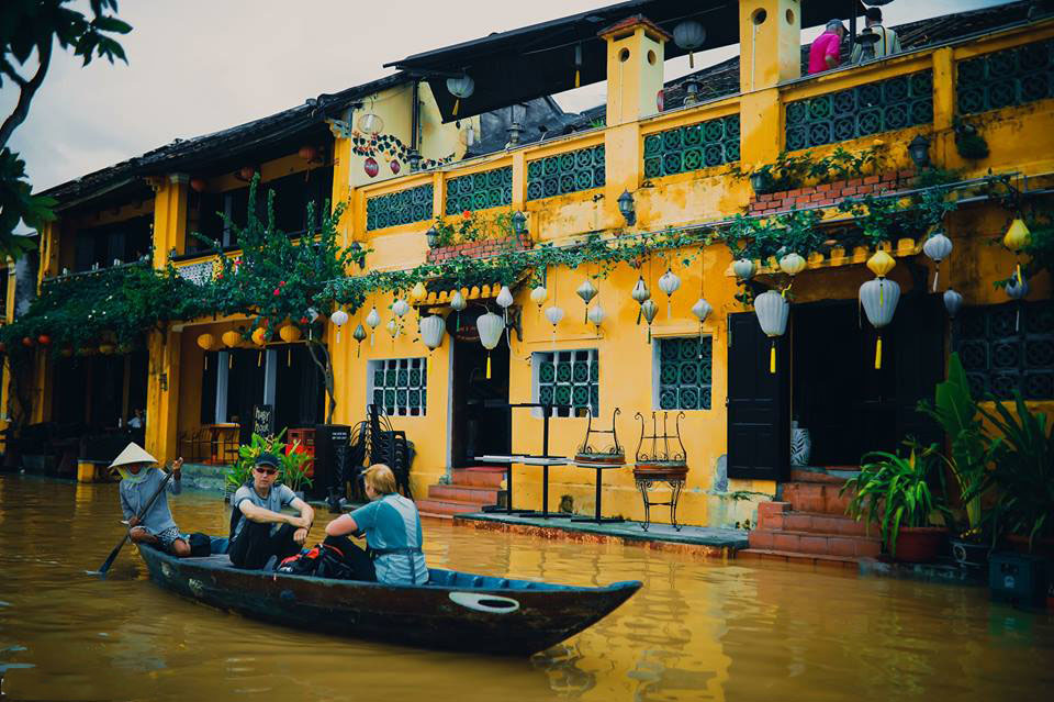 CẬP NHẬT: Bão số 6 - Siêu bão Mangkhut đang trên Biển Đông, sức gió giật trên cấp 17