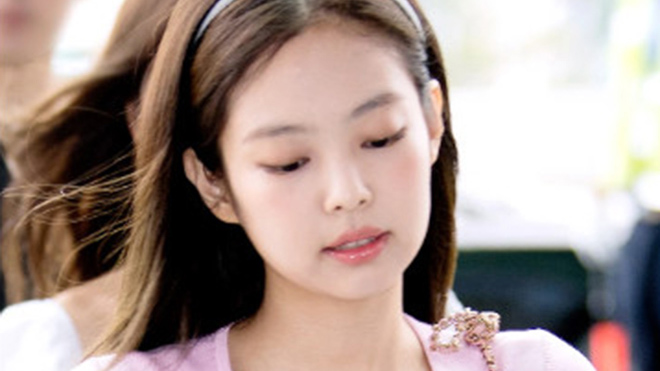 Blackpink, Jennie, Jennie áo hồng, Jennie gây hút mắt, Jennie Blackpink trông hút mắt trong bộ váy vừa đơn giản vừa gợi cảm, Blackpink Boombayah, Thời trang Blackpink