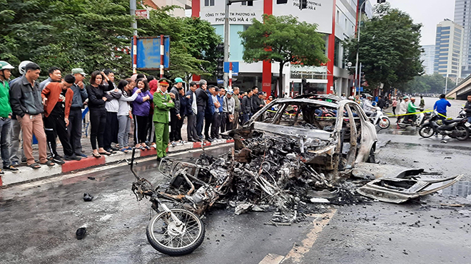 Tai nạn giao thông, Tai nạn lê văn lương, Tai nạn hà nội, Cháy ô tô, tngt, Mercedes GLC200, tai nạn Hà Nội, Tai nạn giao thông Lê Văn Lương, tai nạn cháy ô tô