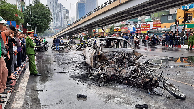 Tai nạn giao thông, Tai nạn lê văn lương, Tai nạn hà nội, Cháy ô tô, tngt, Mercedes GLC200, tai nạn Hà Nội, Tai nạn giao thông Lê Văn Lương, tai nạn cháy ô tô