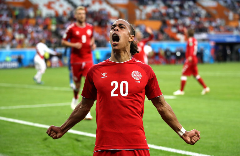 Video clip bàn thắng trận Peru 0-1 Đan Mạch: Poulsen ghi bàn nhưng Schmeichel hay nhất