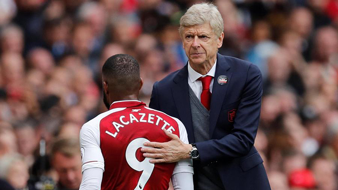 Fan Arsenal tức giận với Wenger vì Lacazette bỗng nhiên trở thành 'chân gỗ'