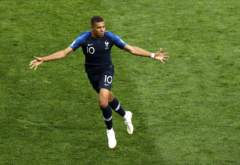 Kylian Mbappe đi vào lịch sử ĐT Pháp và World Cup