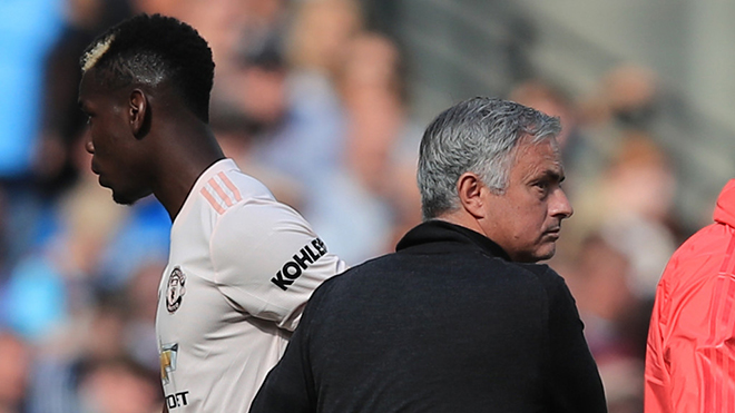 BLĐ M.U: Pogba là 'bất khả xâm phạm' như Messi, Mourinho không được phép động đến