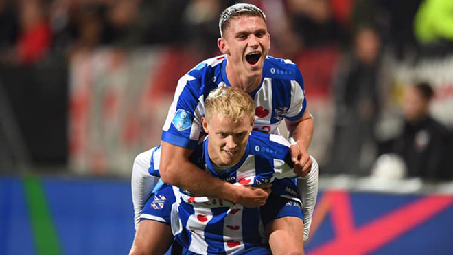 Bong da, bóng đá, bong da hom nay, lich thi dau bong da hom nay, kết quả AZ Alkmaar Heerenveen, AZ 2-4 Heerenveen, Văn Hậu dự bị, hậu vệ trái, Công Phượng, bóng đá Hà Lan